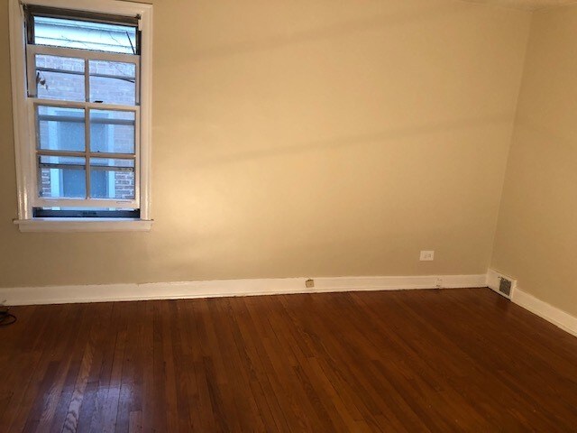 Foto del edificio - 6336 N Leroy Ave