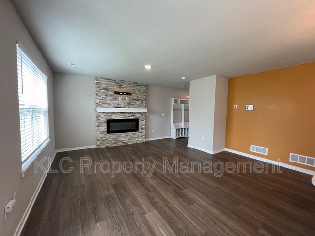 Building Photo - 2564 SE Morningdew Dr