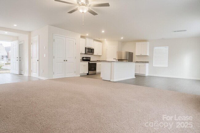 Foto del edificio - 4034 Meredith Woods Ln