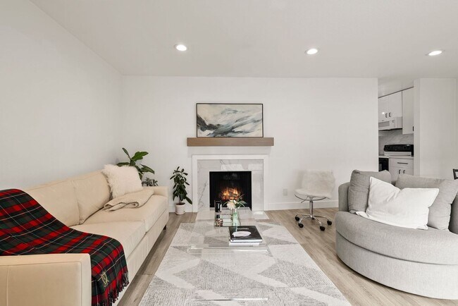 Foto del edificio - Amazing remodeled condo in Central San Mat...