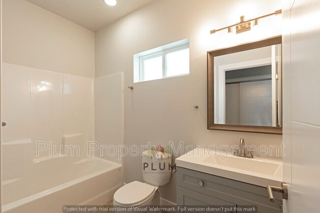 Building Photo - 1301 Ronan St
