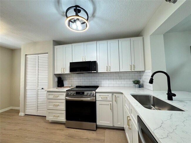 Foto del edificio - 4110 Ironwood Cir