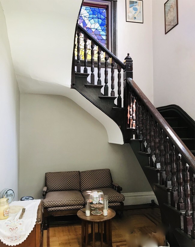 278 Douglas Ave Unit 2, Elgin, IL 60120 Apartment for Rent in Elgin