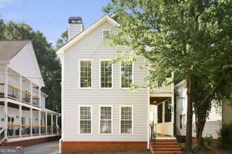 Building Photo - 990 Lena St NW