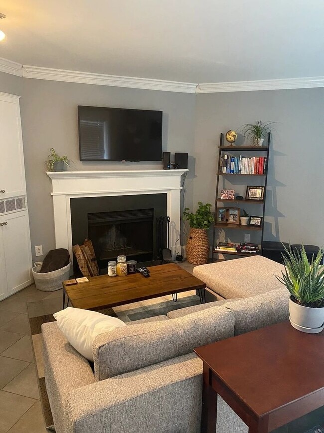 Building Photo - Pristine Condo located in Cedar Street Commons!