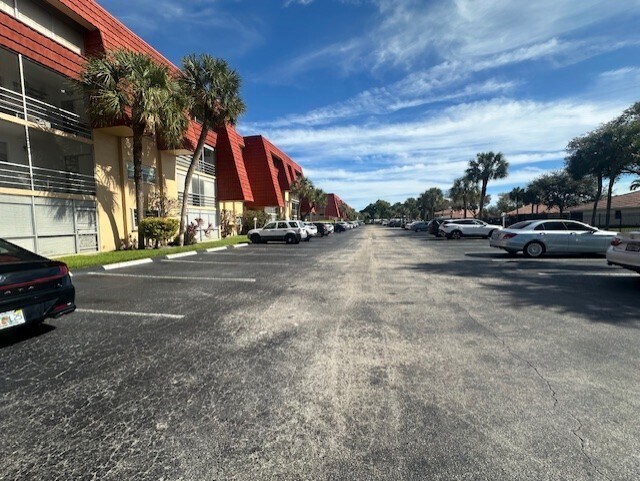 Foto del edificio - 22615 SW 66th Ave