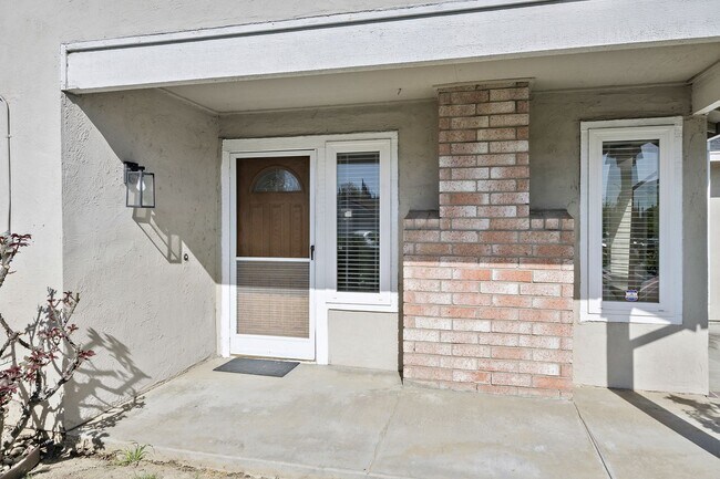 Foto del edificio - Completely Remodeled 3 bedroom 2 bathroom ...