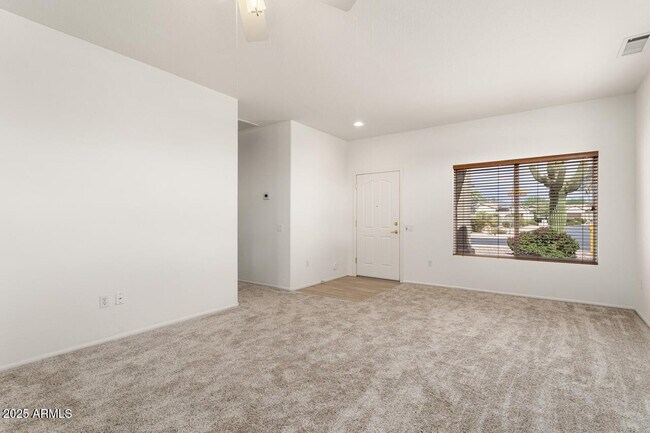 Foto del edificio - 16115 W Acacia Ct