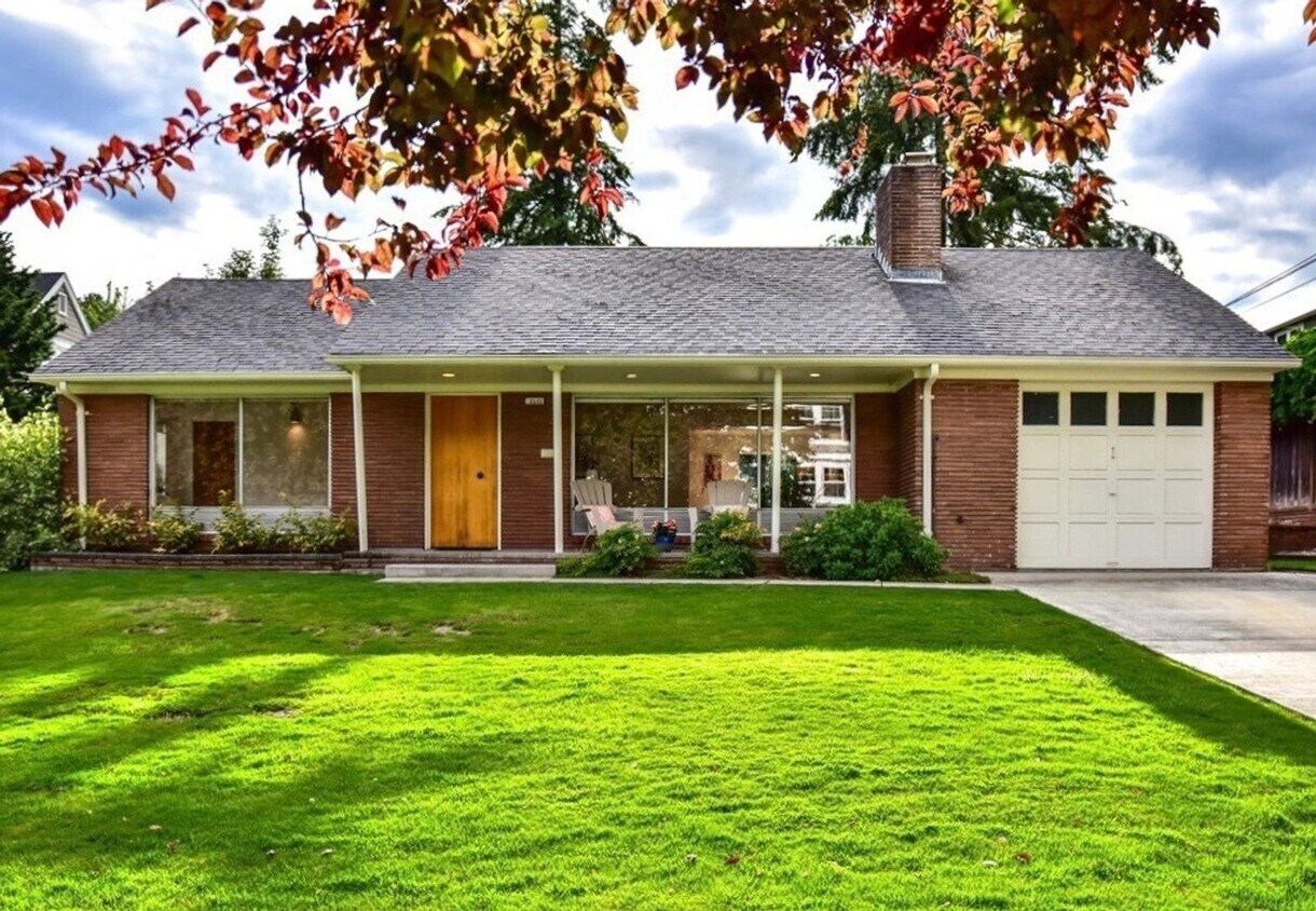 Primary Photo - Laurelhurst Home