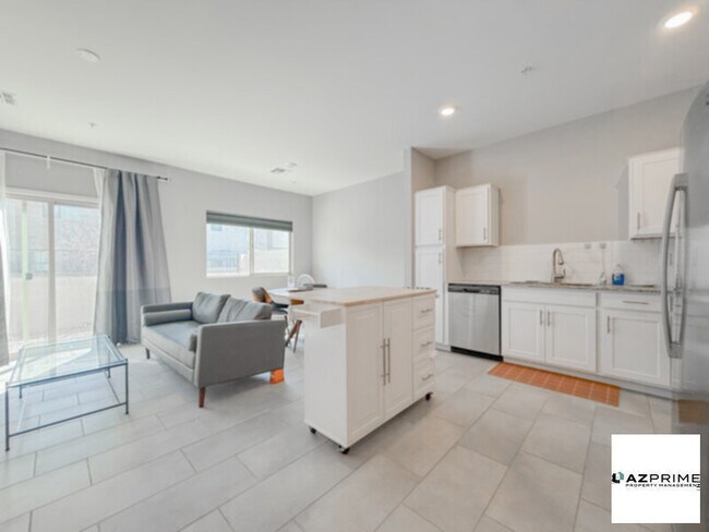 Foto del edificio - Exceptional Partially-Furnished 2/2.5 North Phoenix Townhome!