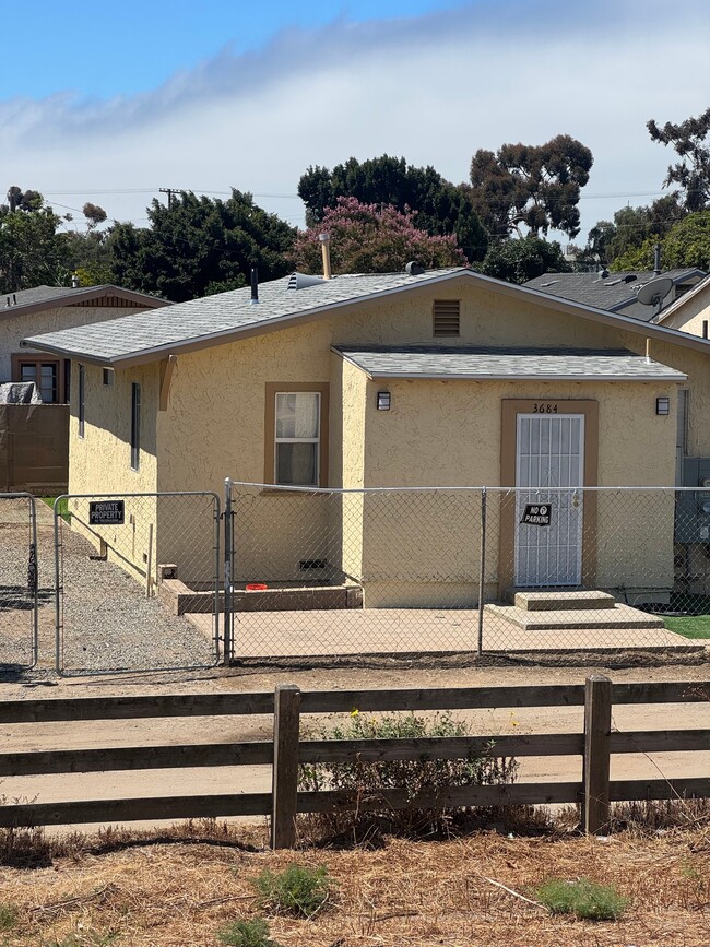Building Photo - 3684 Beta St