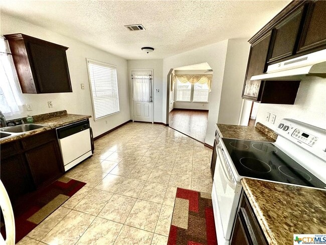 Building Photo - 1706 Bristol Dr