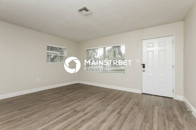 Foto del edificio - 3 Bedroom Pet-Friendly Home in EUSTIS, FL with Main Street Renewal