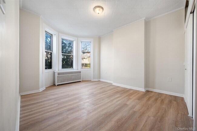 Foto del edificio - 308 E 8th St