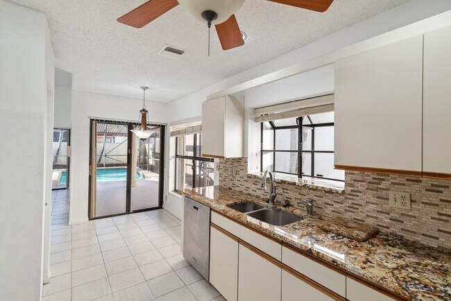 Building Photo - 7842 Villa Nova Dr