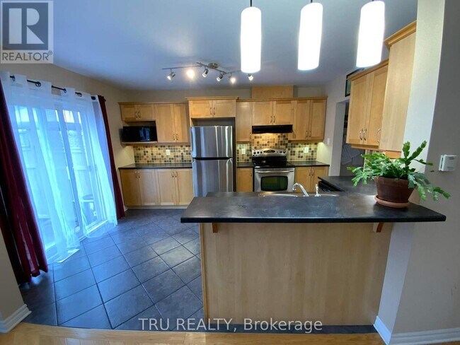 Building Photo - 3106 Burritts Rapids Pl