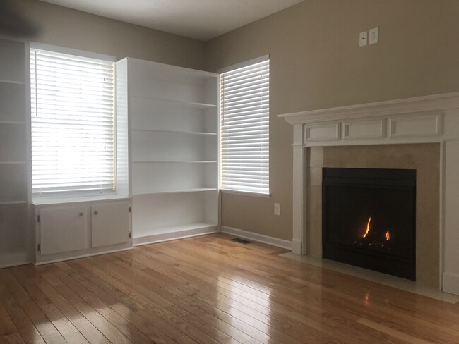 Most welcoming Living-room - 1920 E 86th St