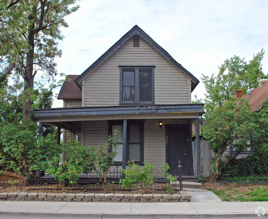 Foto del edificio - Warm Springs Apartments