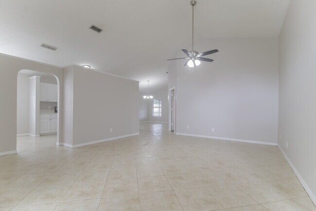 Building Photo - 1023 Kelly Creek Cir