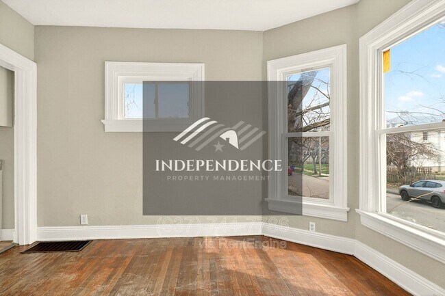 Foto del edificio - 102 Rockwood Ave