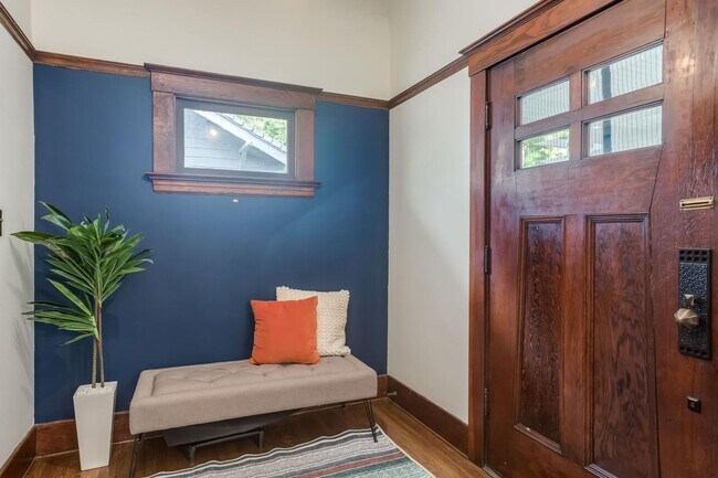 Foto del edificio - Charming Upgraded 2 Bedroom 2 Bath Rose Garden Home