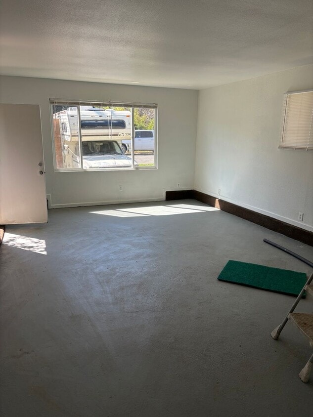 3 B/R 1 B/A house in Gridley. AVAILABLE NOW! - 3 B/R  1 B/A house in Gridley. AVAILABLE NOW!