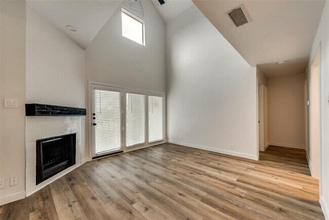 Building Photo - 4104 Cole Ave