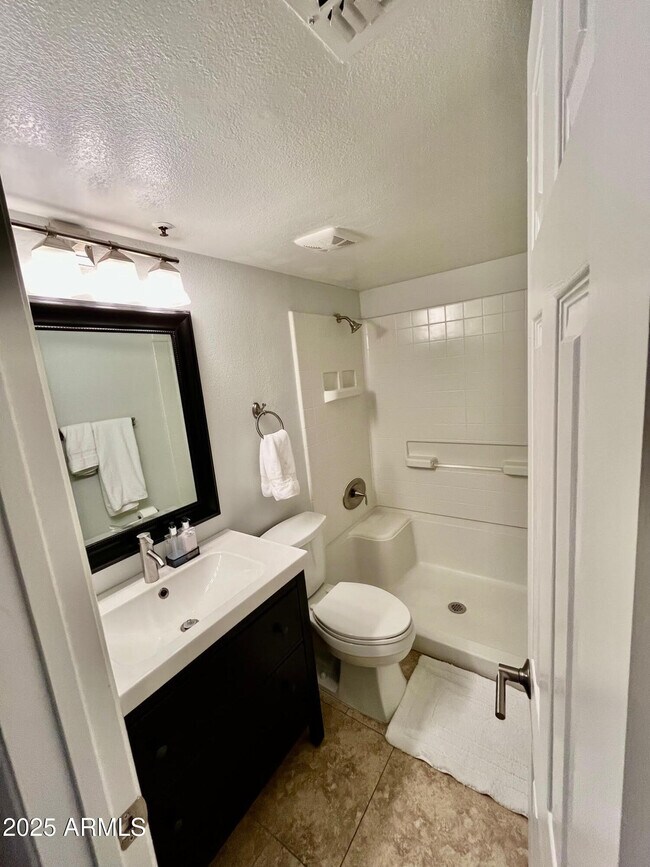 Foto del edificio - 7777 E Main St