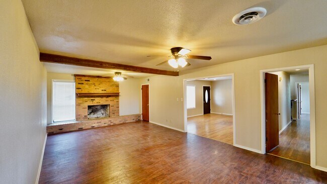 Building Photo - COMING SOON FOR LEASE! 3 BR - 2 BA Home wi...