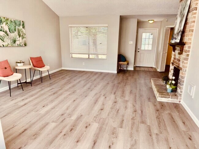 Foto del edificio - 2403 Chimneystone Cir