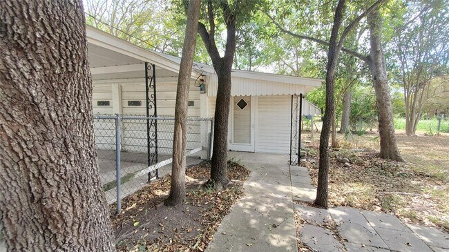 Building Photo - 1117 W 4th St