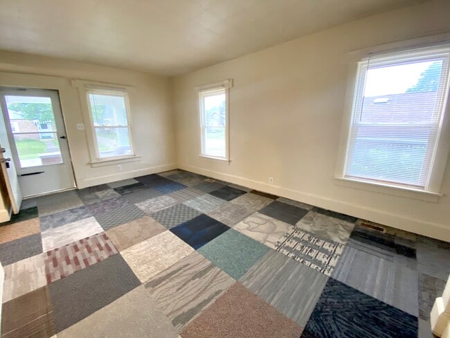 Building Photo - 2604 Kirby Ave NE