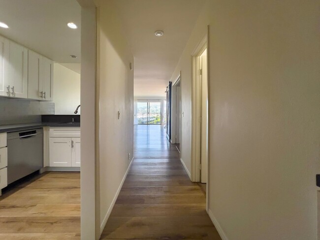 Foto del edificio - 2 BED / 1.5 BATH CONDO AVAILABLE JANUARY 2...