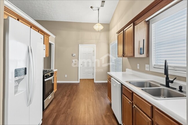 Building Photo - 3875 Sugarbrook Dr