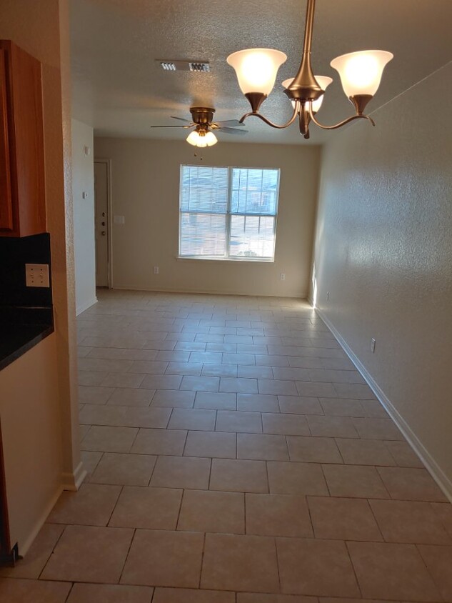 Living room - 3208 Hereford Ln