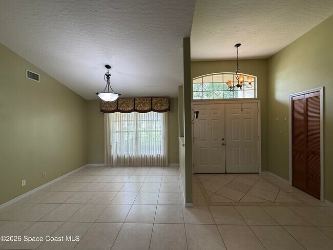 Foto del edificio - 925 Falls Trail