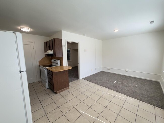 Building Photo - 171 S 900 W