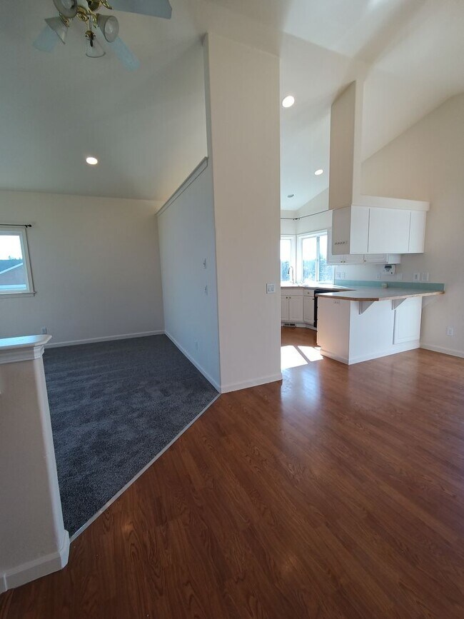 Building Photo - Newly Refurbished Holmes Harbor View Home!