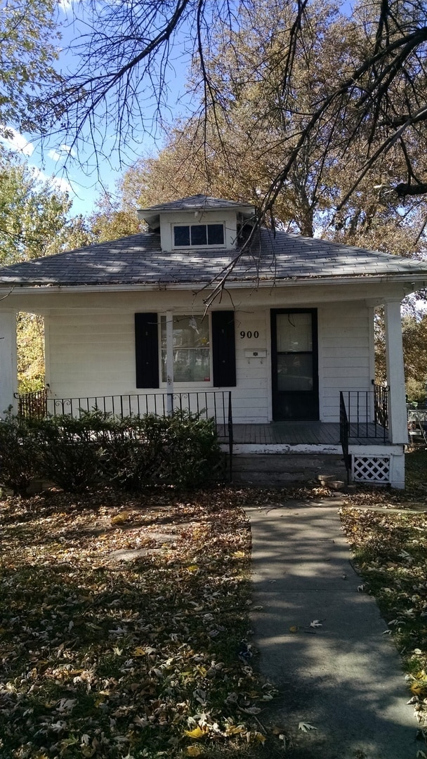 Building Photo - 900 S Cedar Ave