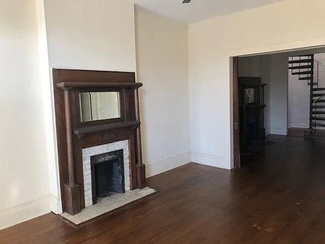 Foto del edificio - Two Story Apartment on Broad Street