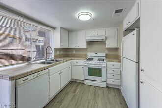 Building Photo - 1481 Living Desert Dr