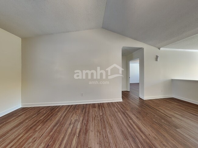 Foto del edificio - 1535 Reynolds Forest Dr