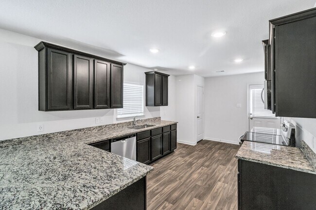Building Photo - 337 Crescent Park Dr