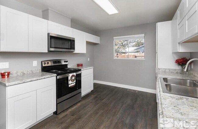 Foto del edificio - 3245 Vickie Ln