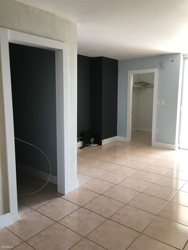 Primary Photo - 6450 Collins Ave