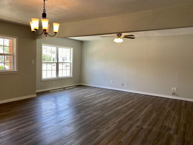 Foto del edificio - Available for Move-in - Medical District