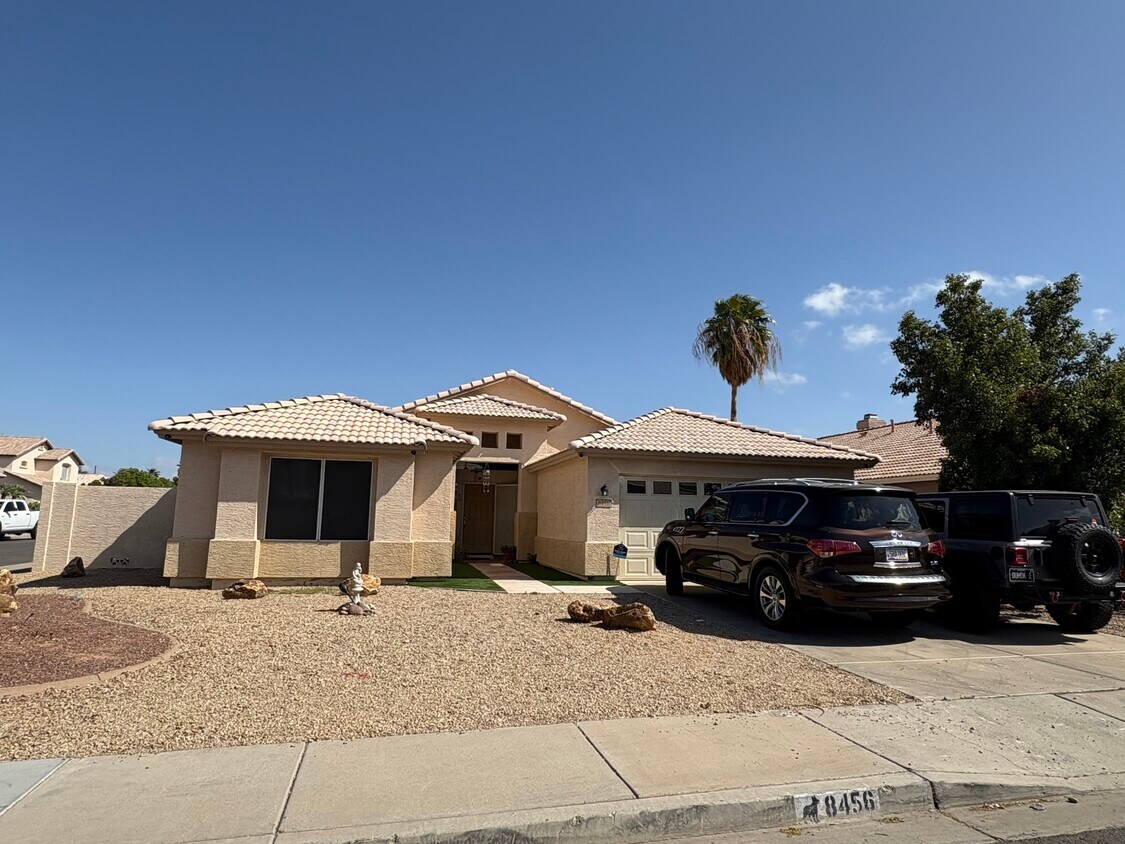 Foto principal - 8456 W Cherry Hills Dr