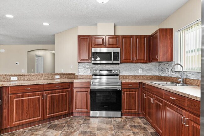 Building Photo - Move-in ready home in Wimauma!