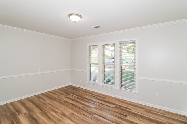 Building Photo - 8620 Kettering Dr