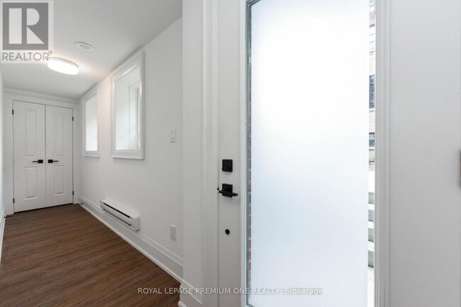 Building Photo - 30 Lunar Cres